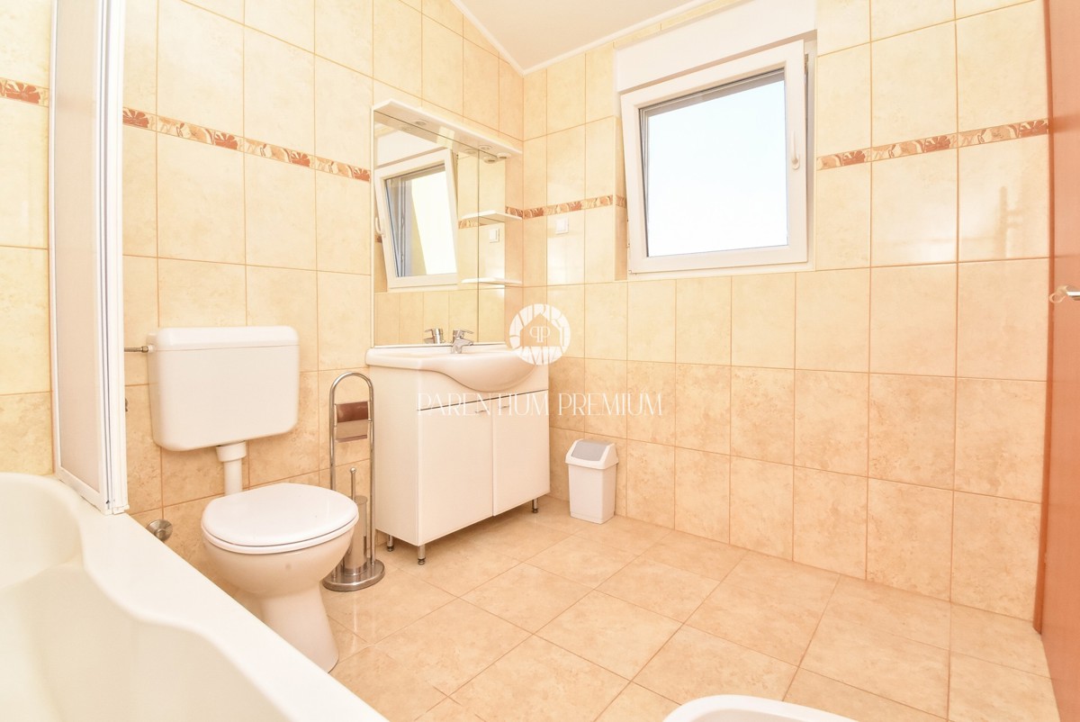 Esclusiva! Casa bifamiliare con piscina e vista mare