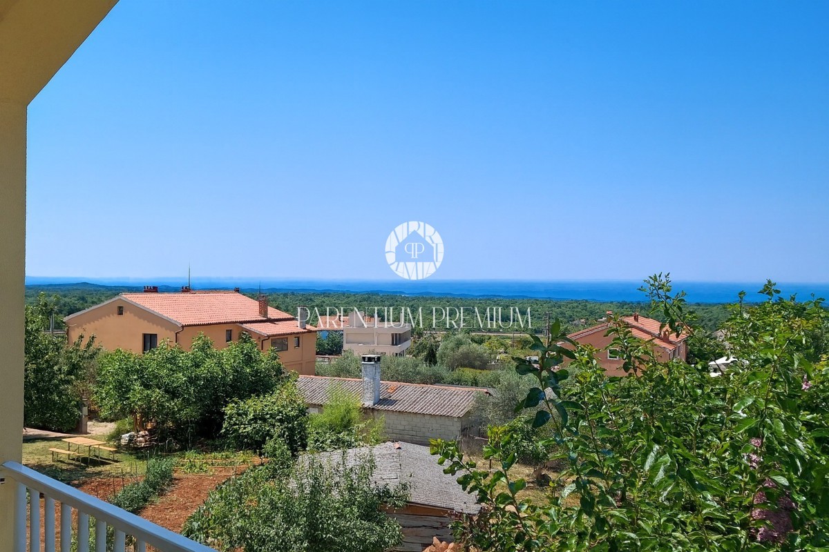 Esclusiva! Casa bifamiliare con piscina e vista mare