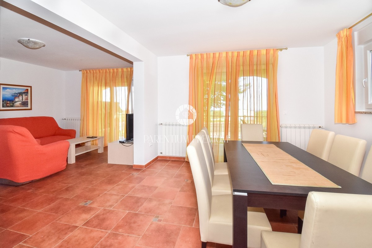 Esclusiva! Casa bifamiliare con piscina e vista mare