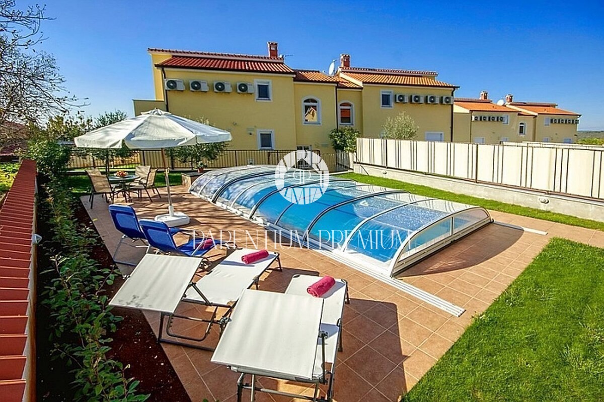 Esclusiva! Casa bifamiliare con piscina e vista mare