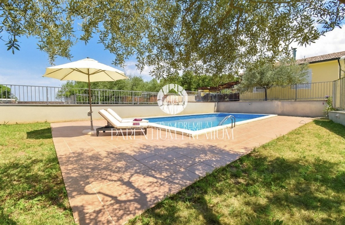 Esclusiva! Casa bifamiliare con piscina e vista mare