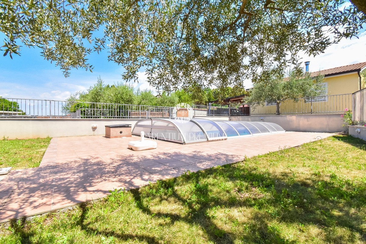 Esclusiva! Casa bifamiliare con piscina e vista mare