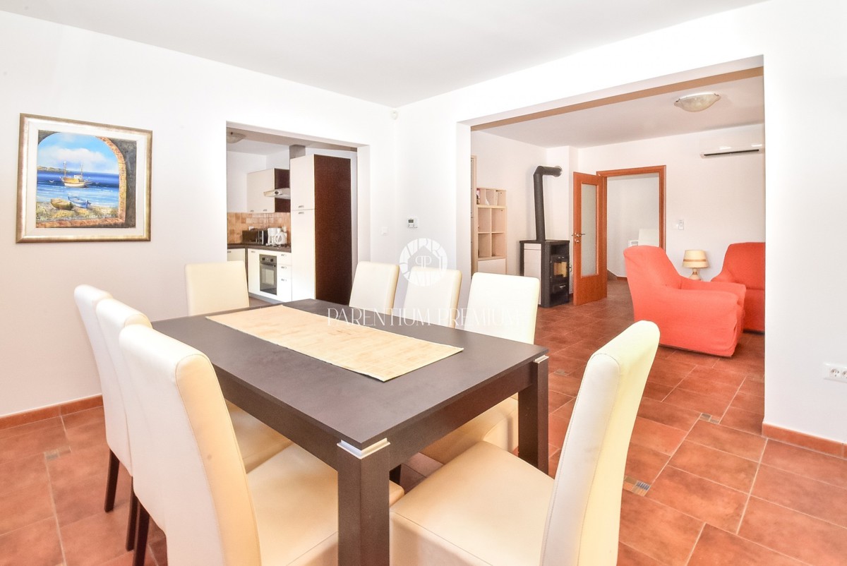 Esclusiva! Casa bifamiliare con piscina e vista mare