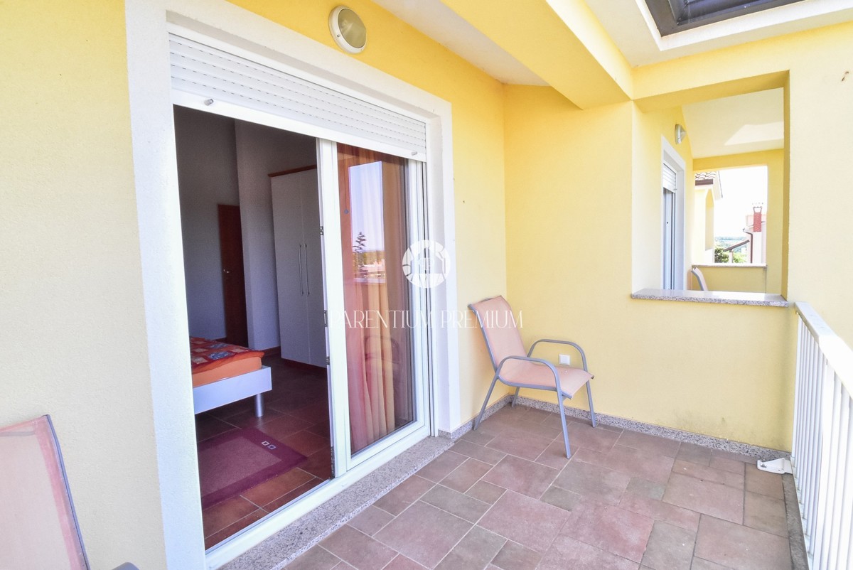 Esclusiva! Casa bifamiliare con piscina e vista mare