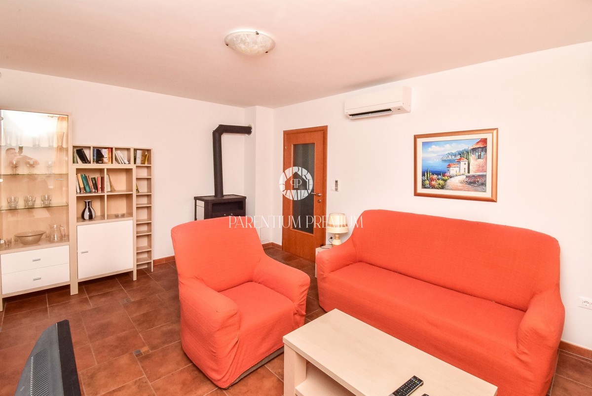 Esclusiva! Casa bifamiliare con piscina e vista mare