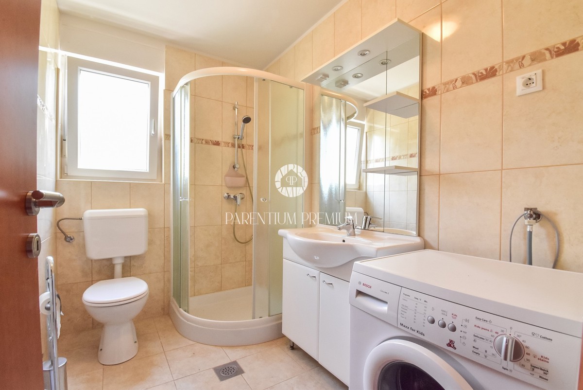 Esclusiva! Casa bifamiliare con piscina e vista mare