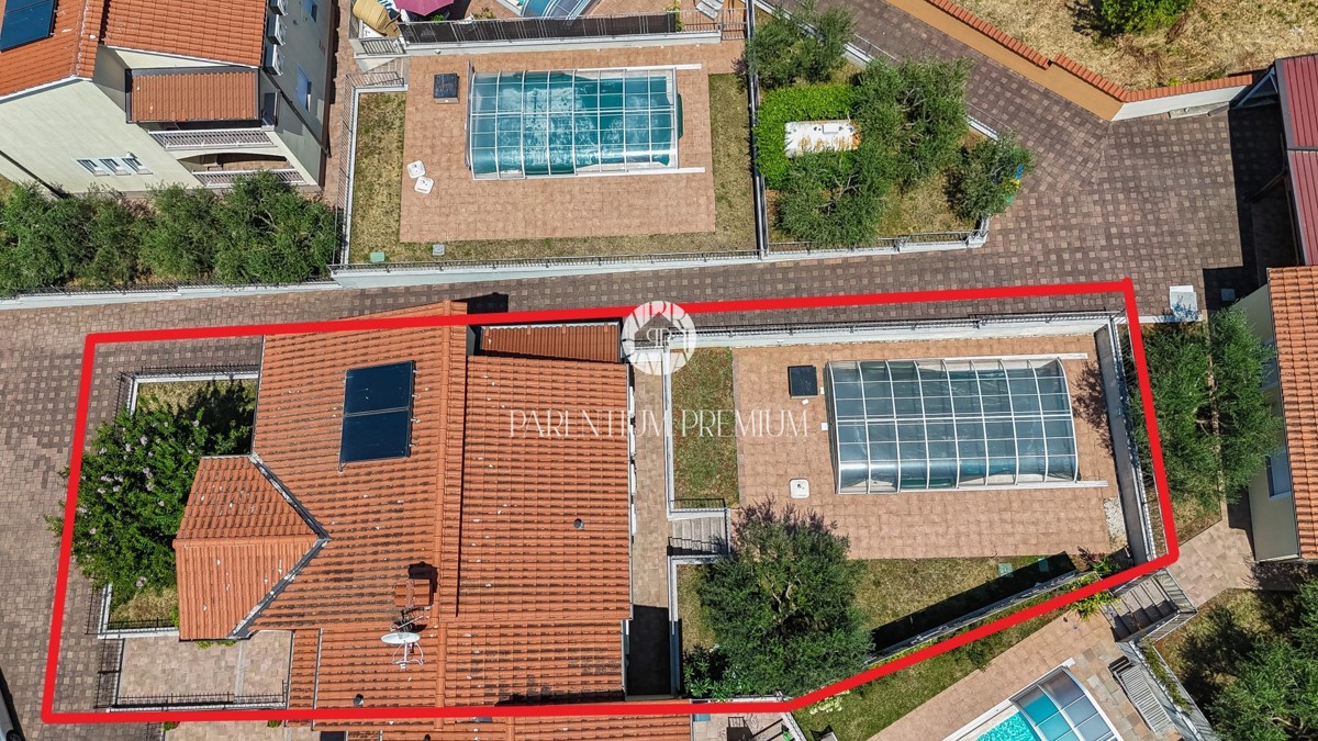 Esclusiva! Casa bifamiliare con piscina e vista mare