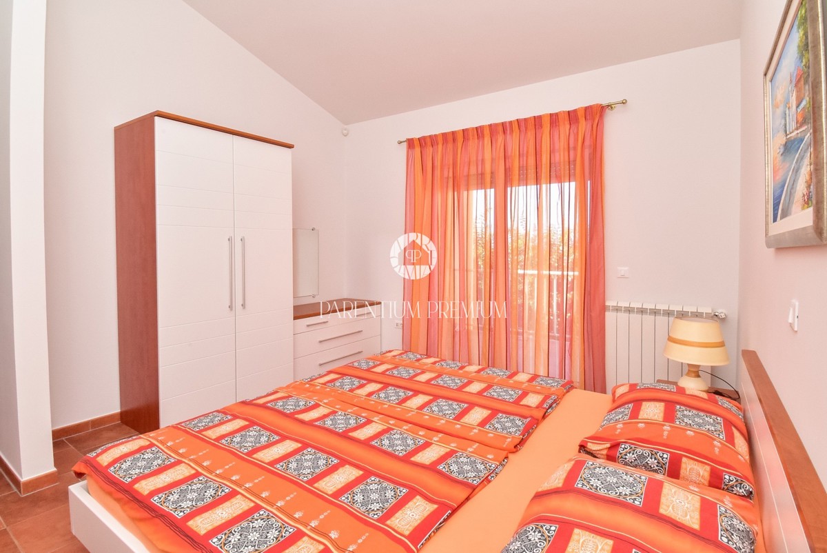 Esclusiva! Casa bifamiliare con piscina e vista mare