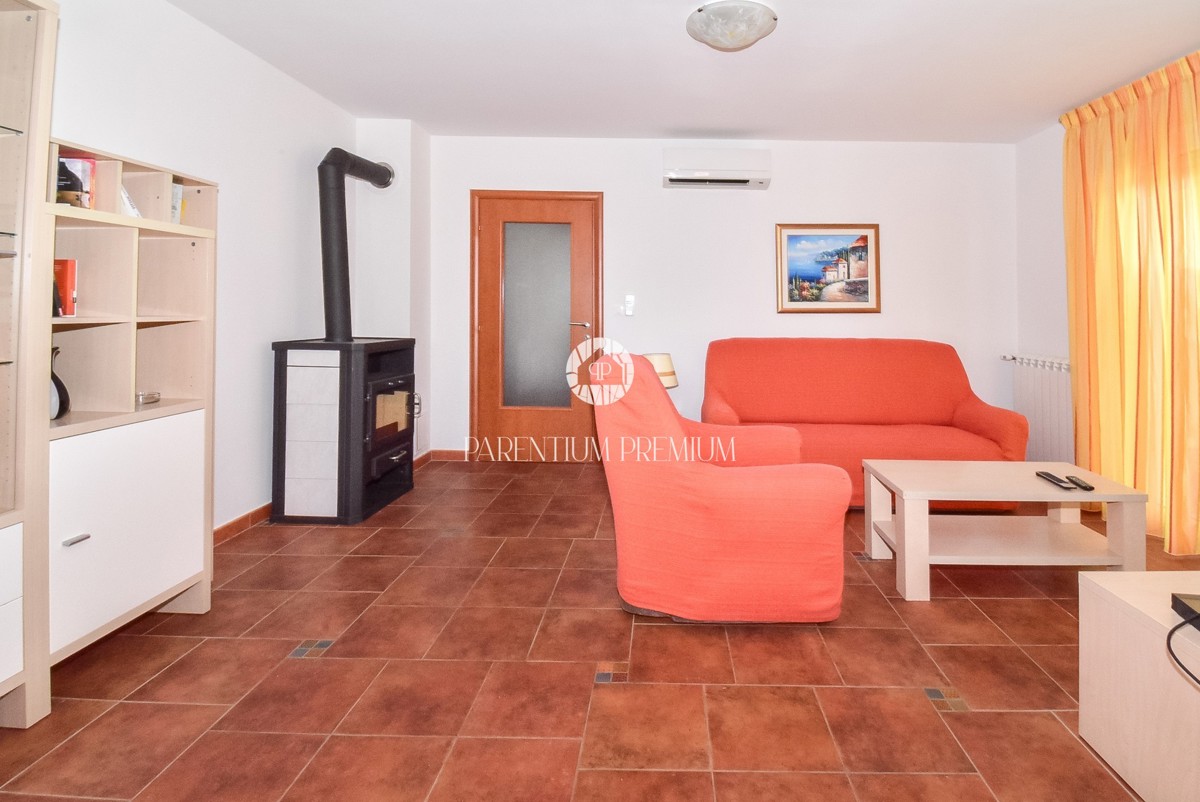 Esclusiva! Casa bifamiliare con piscina e vista mare