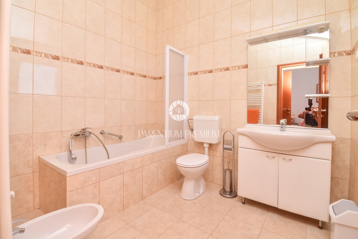 Esclusiva! Casa bifamiliare con piscina e vista mare