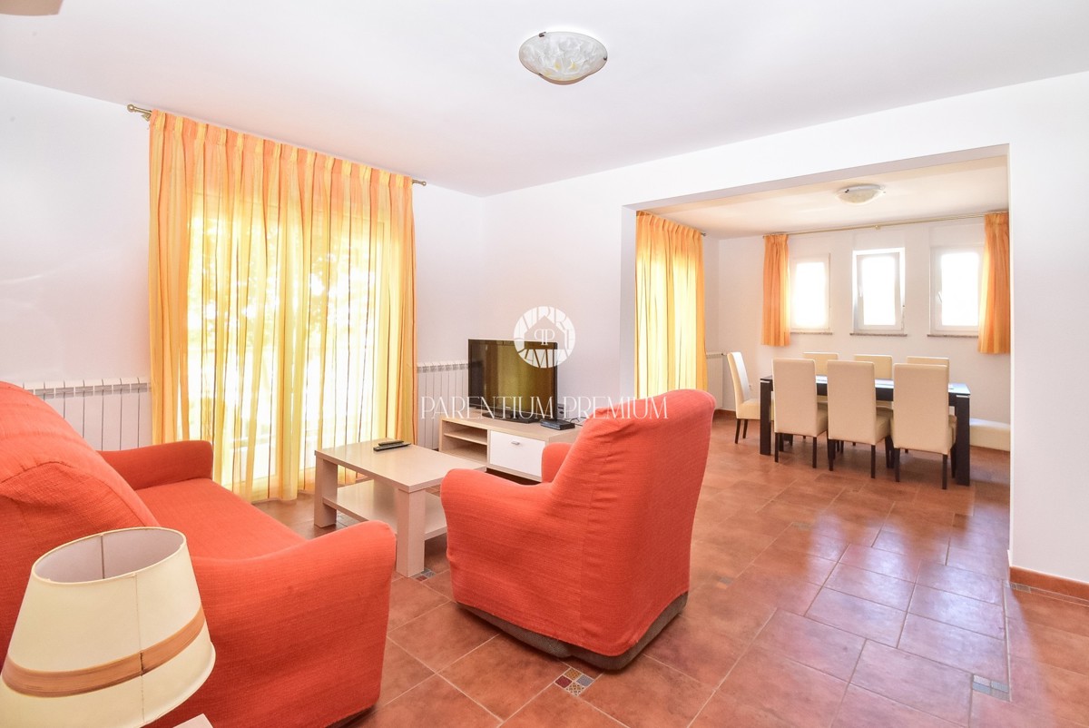 Esclusiva! Casa bifamiliare con piscina e vista mare