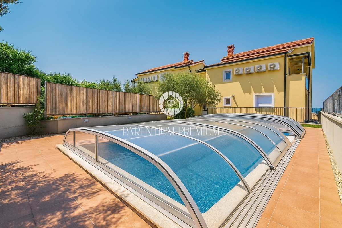 Esclusiva! Casa bifamiliare con piscina e vista mare