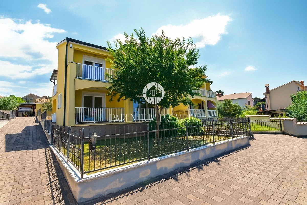 Esclusiva! Casa bifamiliare con piscina e vista mare