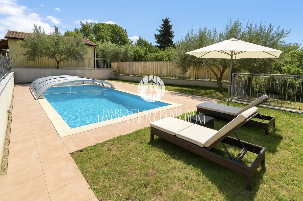 Esclusiva! Casa bifamiliare con piscina e vista mare