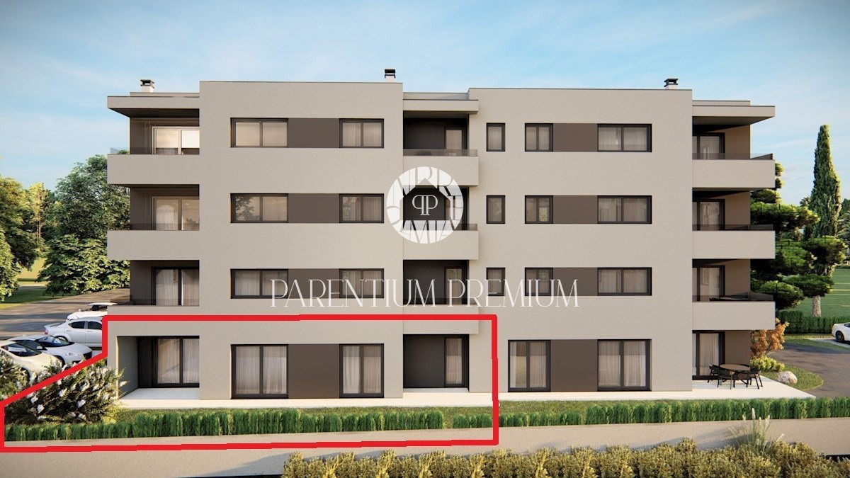 Appartamento spazioso al piano terra con tre camere da letto e giardino