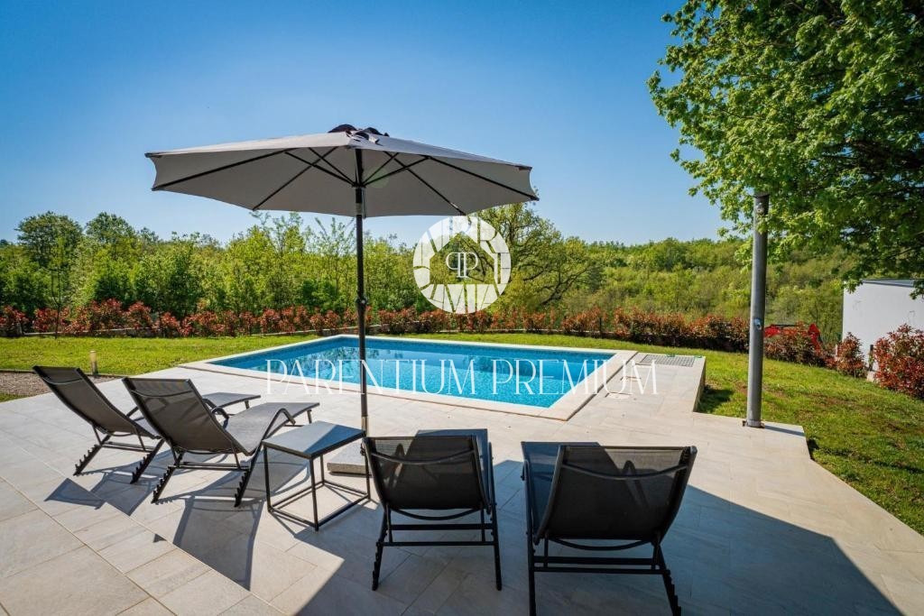 Oasi di pace nell’entroterra dell’Istria – Casa con piscina immersa nella natura