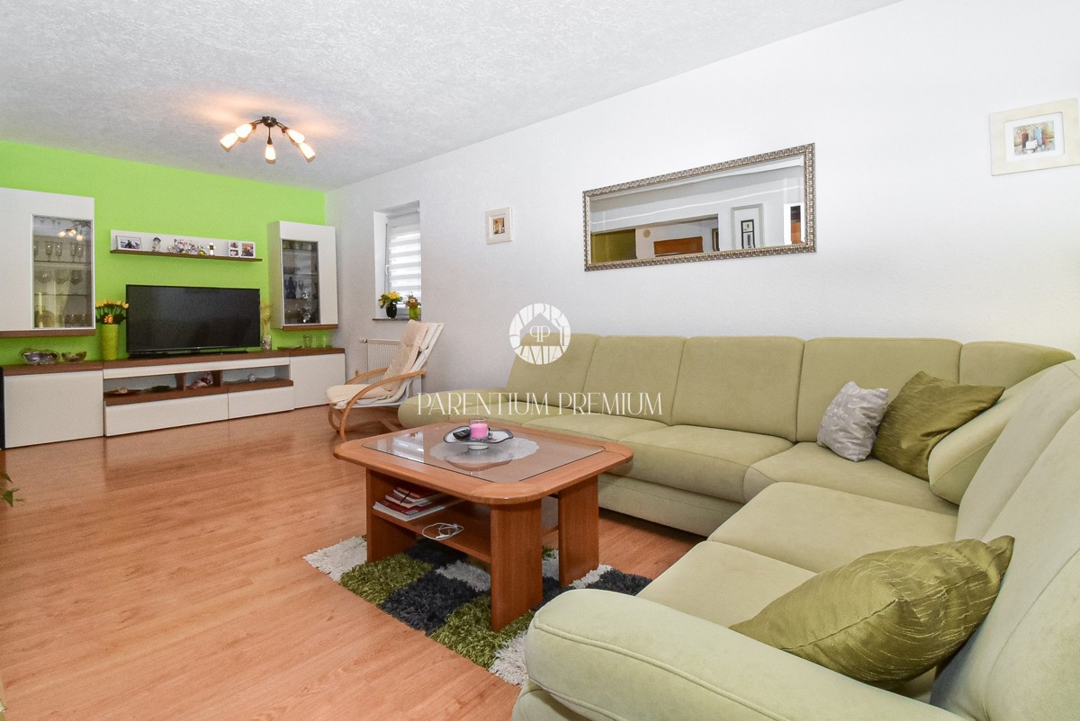 Affascinante Casa Familiare con Cortile Privato vicino a Parenzo