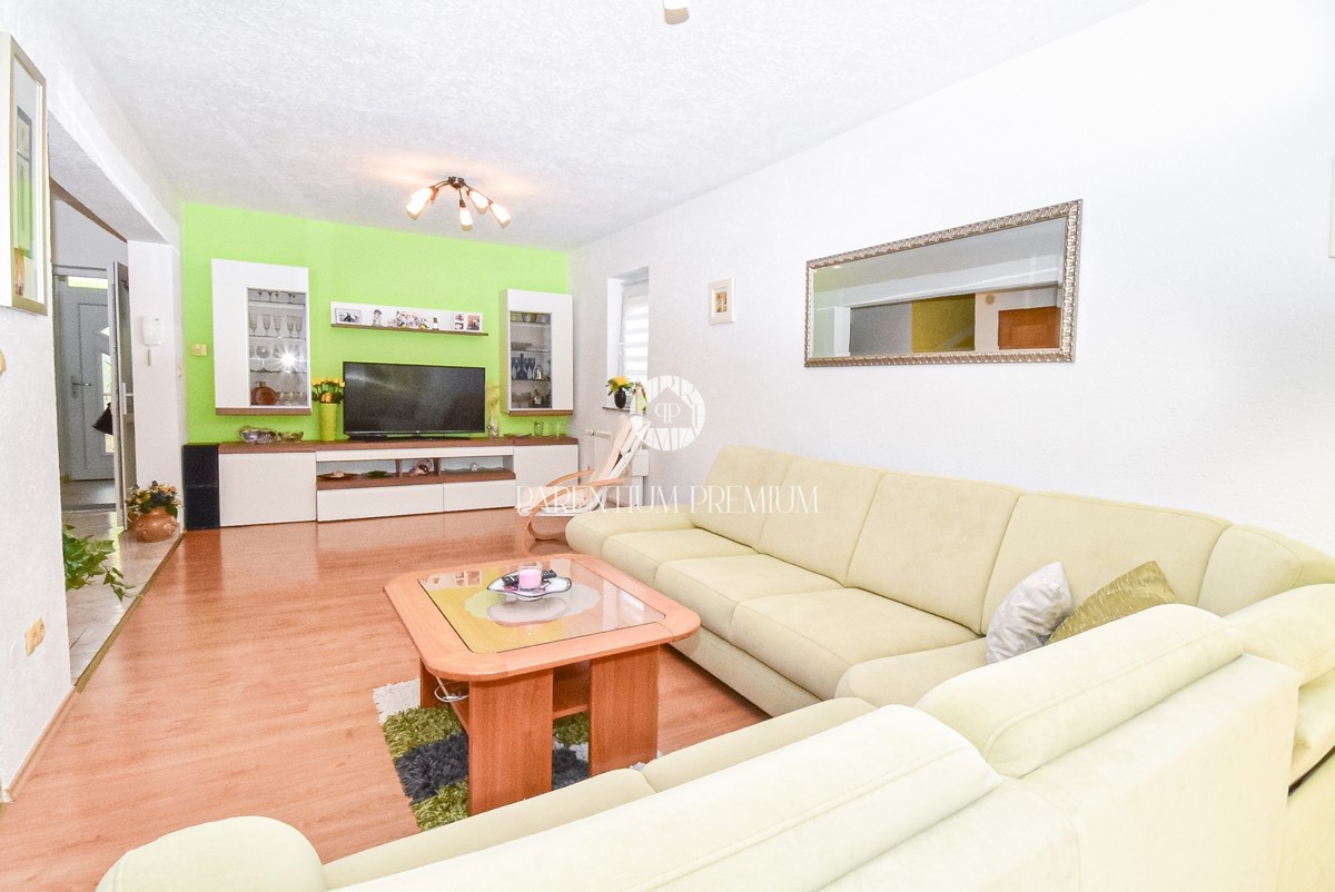 Affascinante Casa Familiare con Cortile Privato vicino a Parenzo