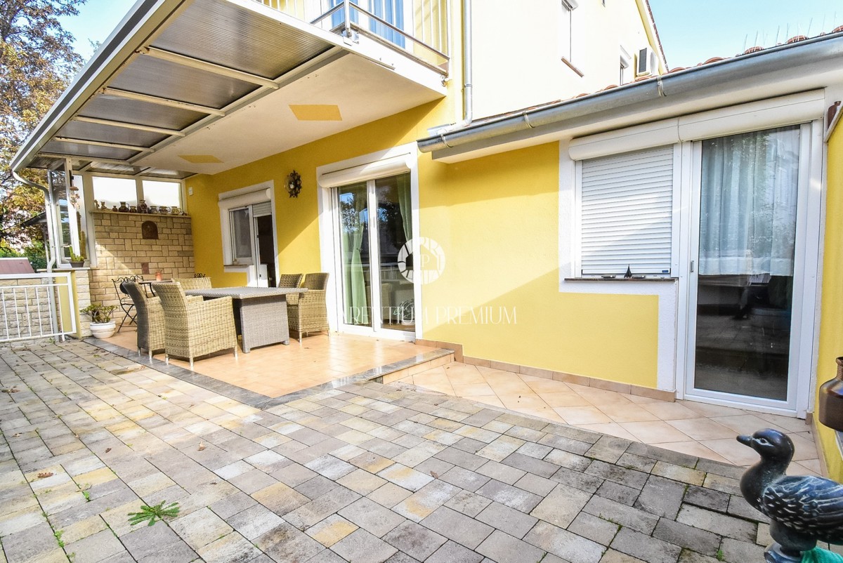 Affascinante Casa Familiare con Cortile Privato vicino a Parenzo