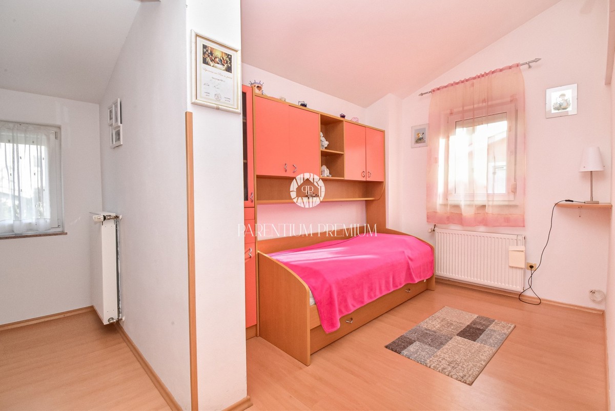 Affascinante Casa Familiare con Cortile Privato vicino a Parenzo