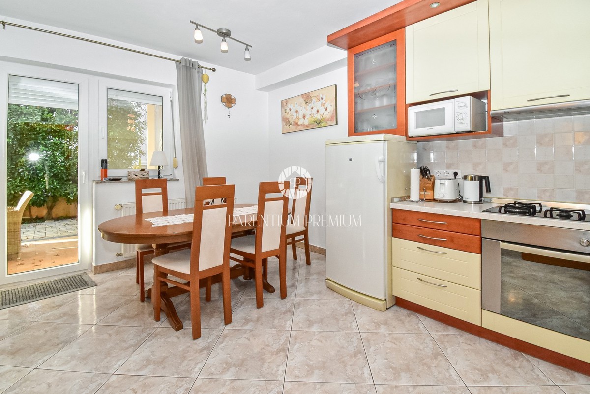 Affascinante Casa Familiare con Cortile Privato vicino a Parenzo