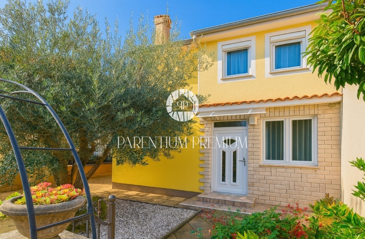 Affascinante Casa Familiare con Cortile Privato vicino a Parenzo