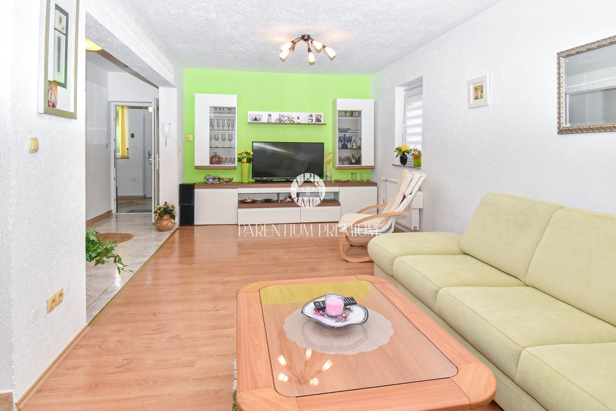 Affascinante Casa Familiare con Cortile Privato vicino a Parenzo