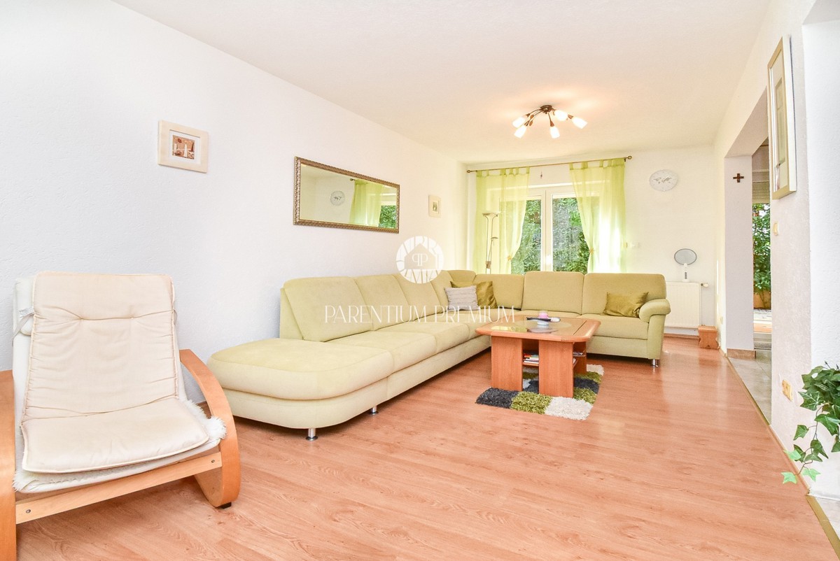 Affascinante Casa Familiare con Cortile Privato vicino a Parenzo