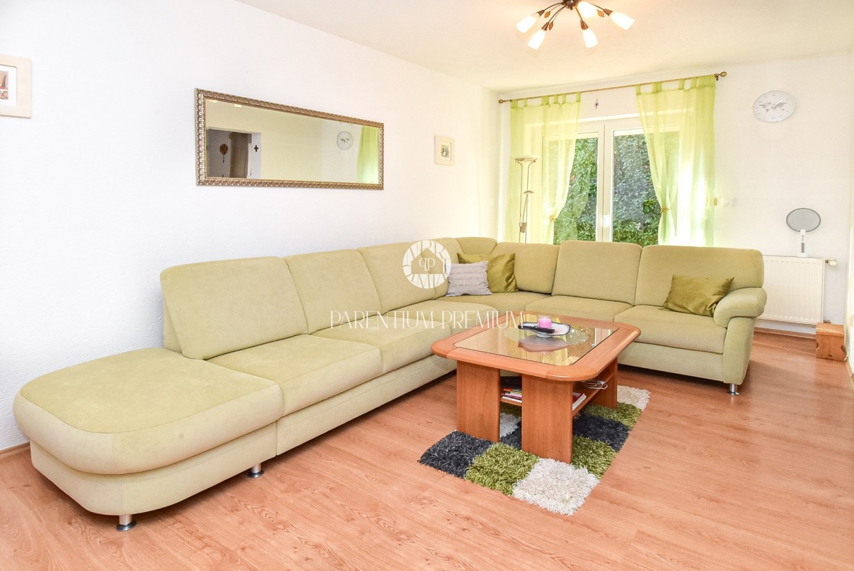 Affascinante Casa Familiare con Cortile Privato vicino a Parenzo