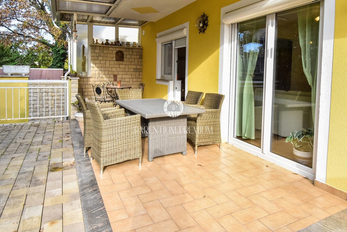 Affascinante Casa Familiare con Cortile Privato vicino a Parenzo