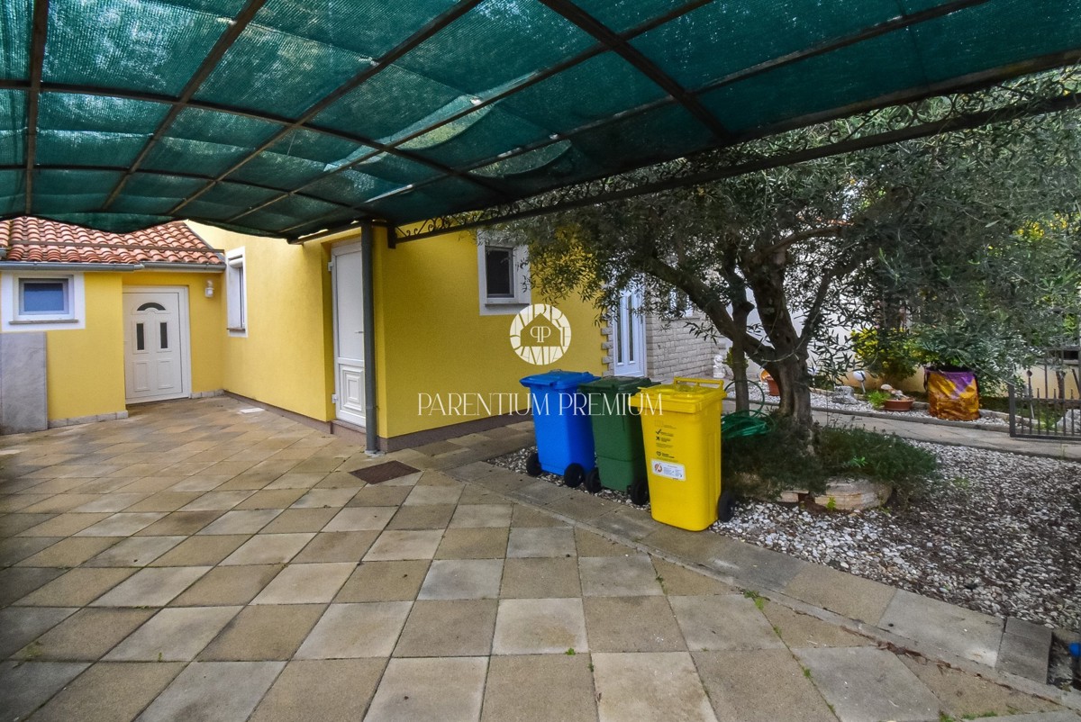 Affascinante Casa Familiare con Cortile Privato vicino a Parenzo