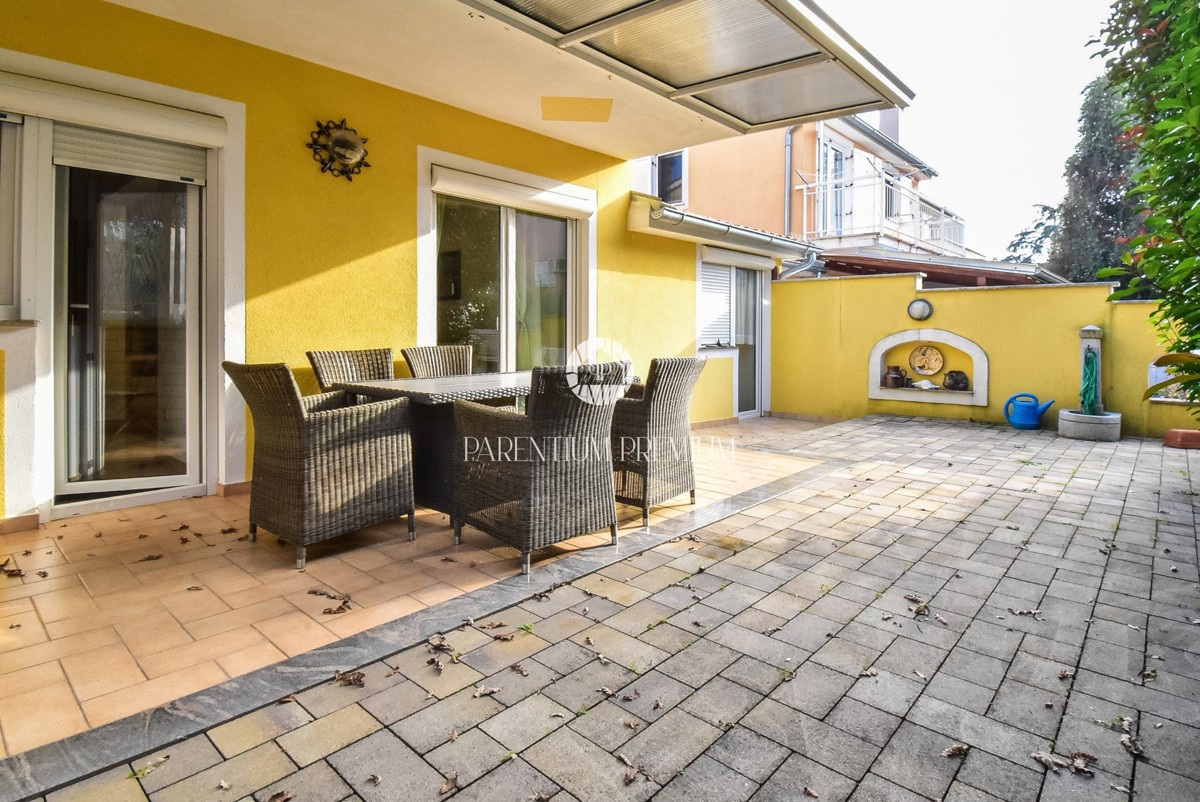 Affascinante Casa Familiare con Cortile Privato vicino a Parenzo