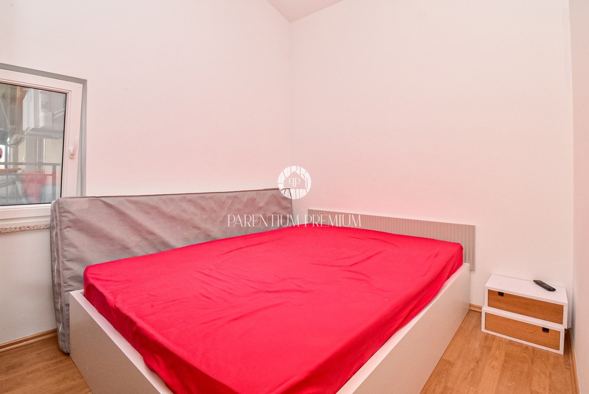 Ampio appartamento al primo piano con tre camere da letto, giardino e taverna aperta