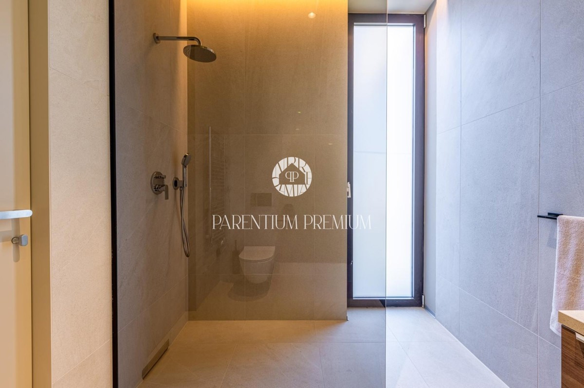 Villa moderna esclusiva con piscina