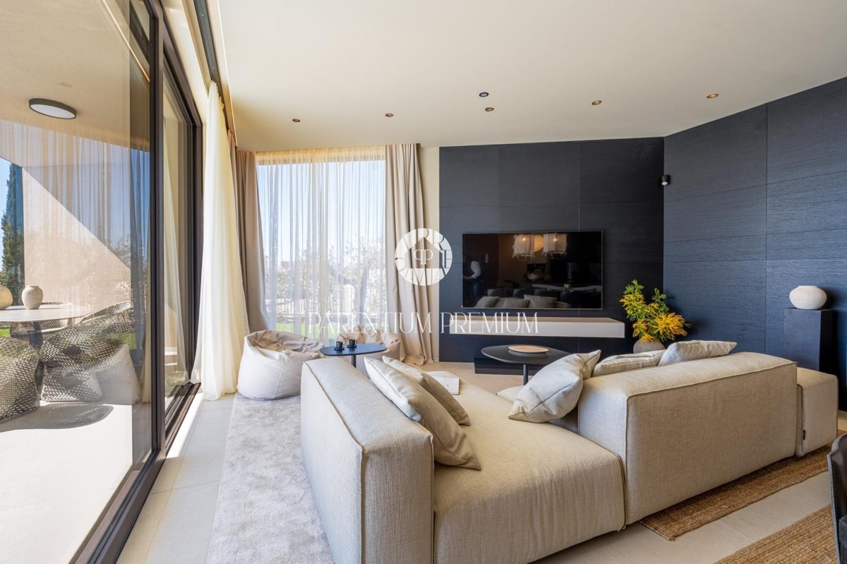 Villa moderna esclusiva con piscina