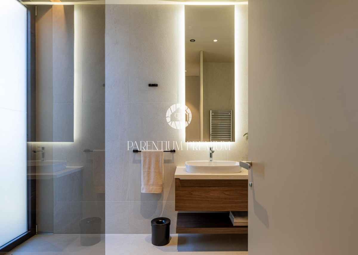 Villa moderna esclusiva con piscina