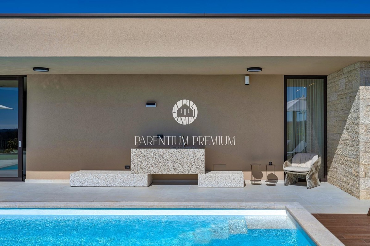 Villa moderna esclusiva con piscina