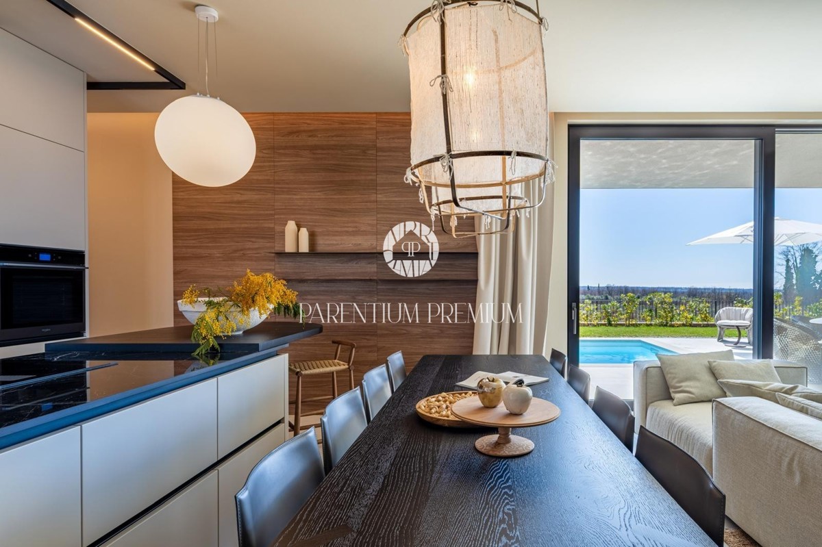 Villa moderna esclusiva con piscina