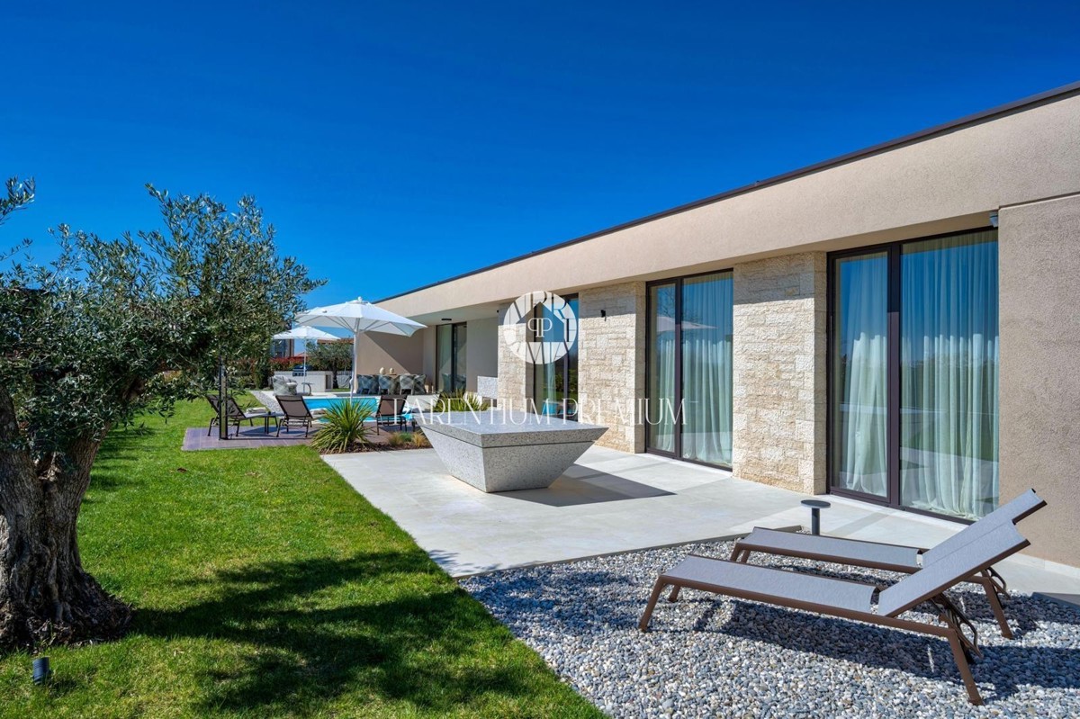 Villa moderna esclusiva con piscina