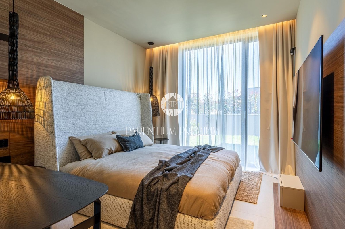 Villa moderna esclusiva con piscina