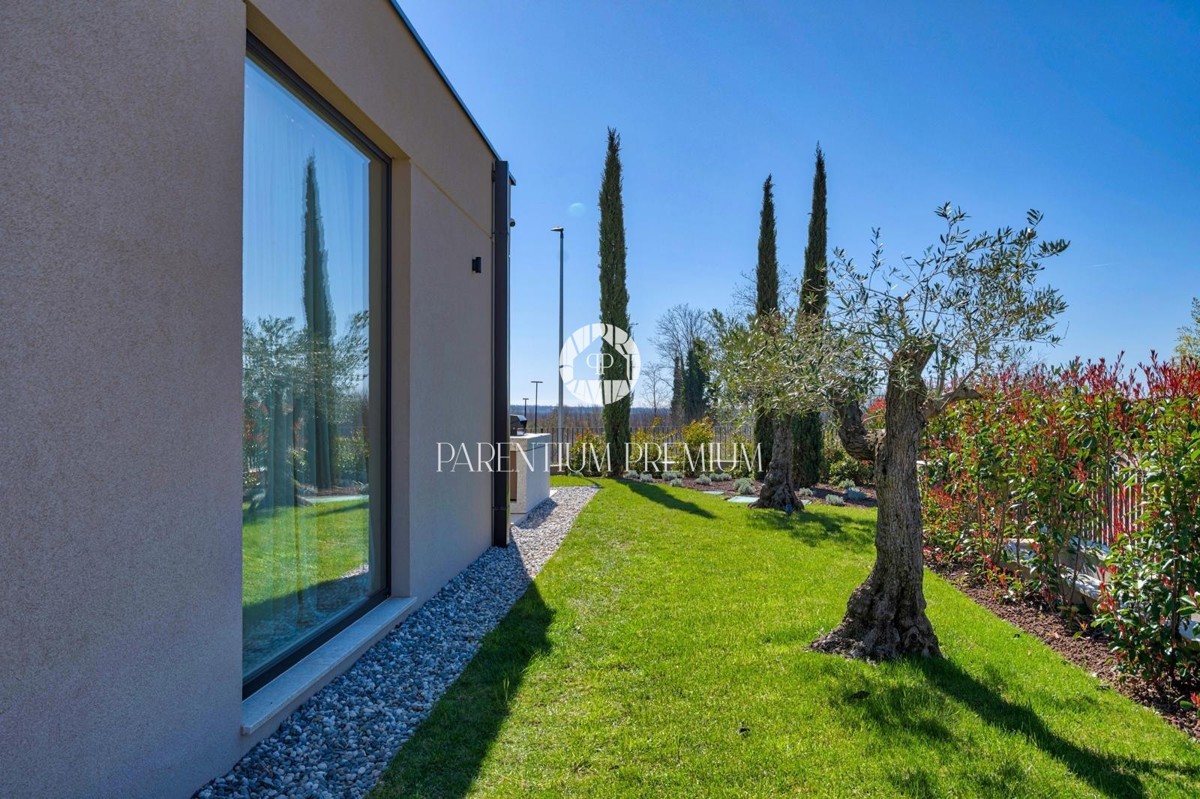 Villa moderna esclusiva con piscina