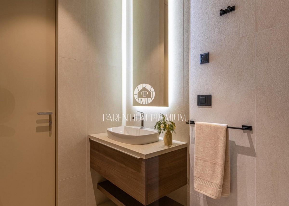 Villa moderna esclusiva con piscina