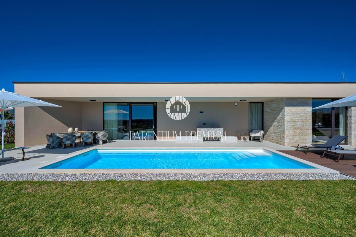 Villa moderna esclusiva con piscina