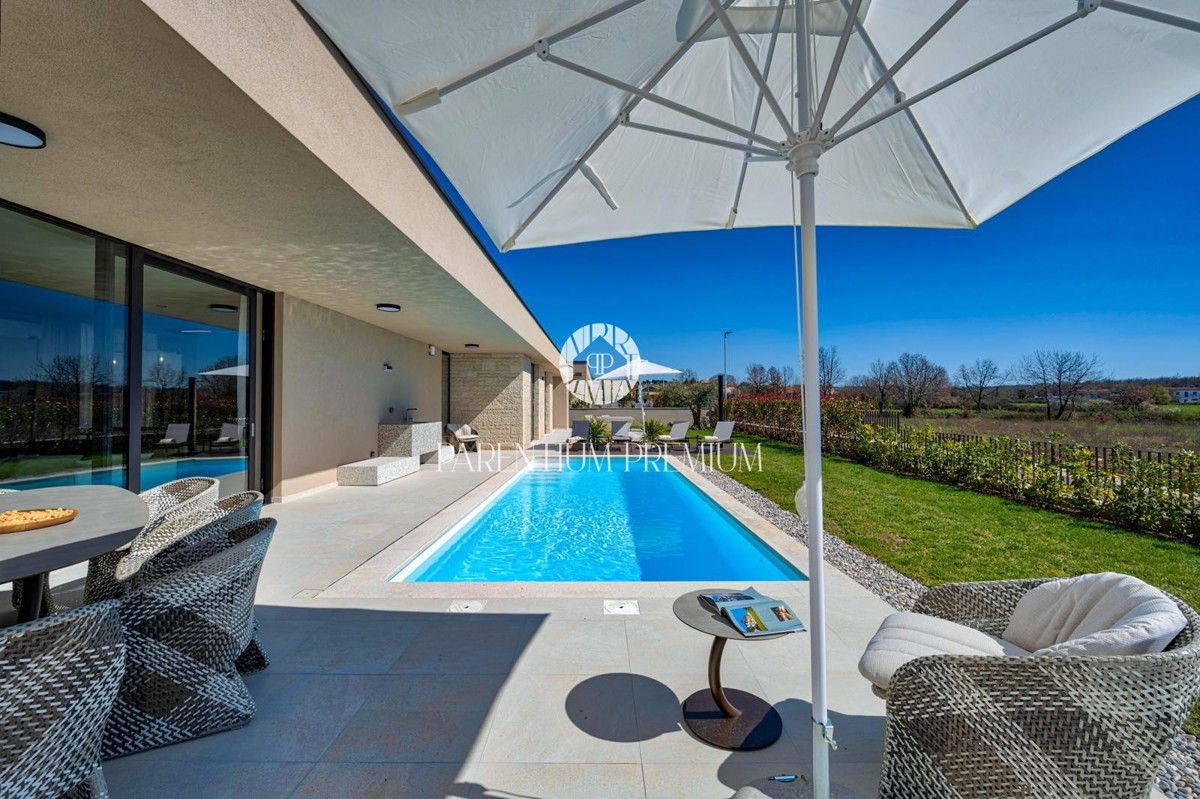 Villa moderna esclusiva con piscina