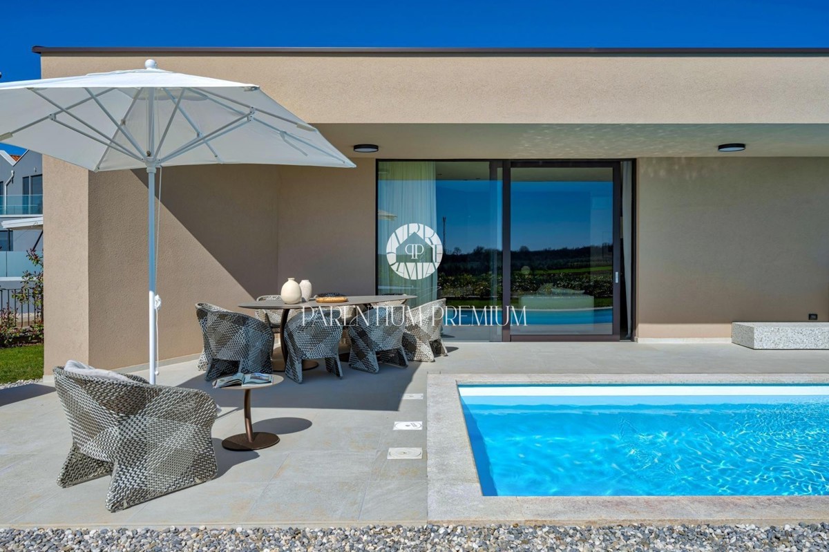 Villa moderna esclusiva con piscina