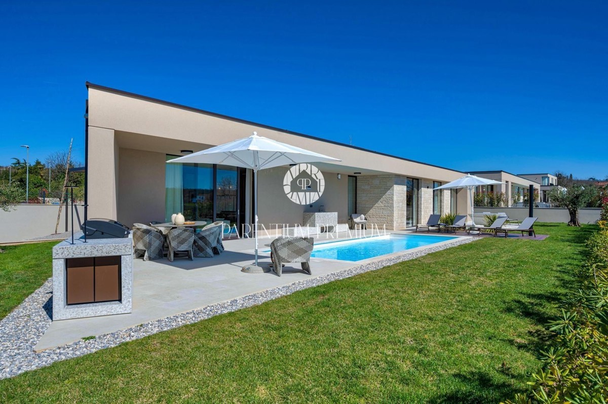 Villa moderna esclusiva con piscina