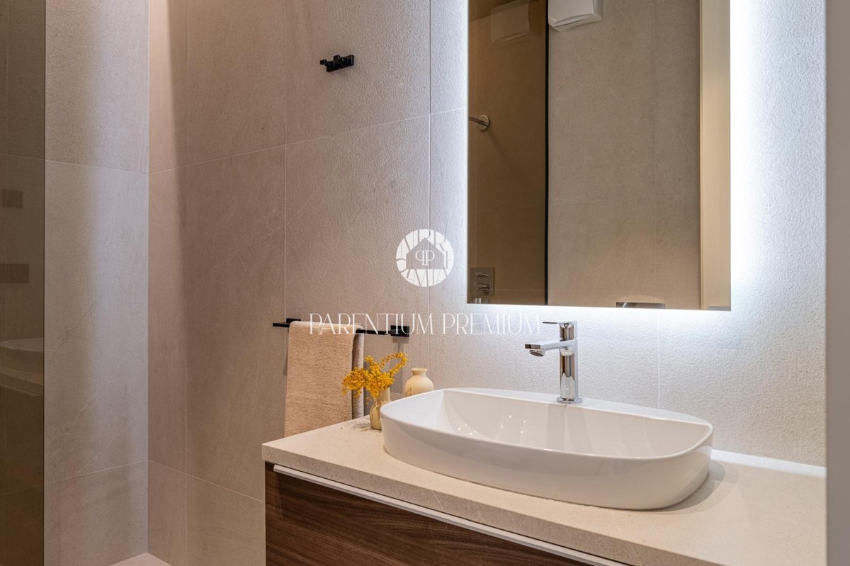 Villa moderna esclusiva con piscina