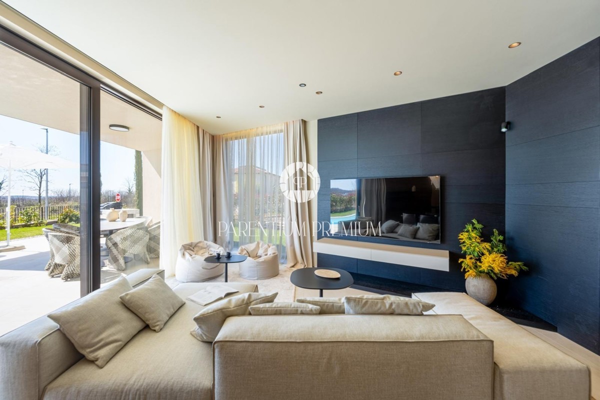 Villa moderna esclusiva con piscina