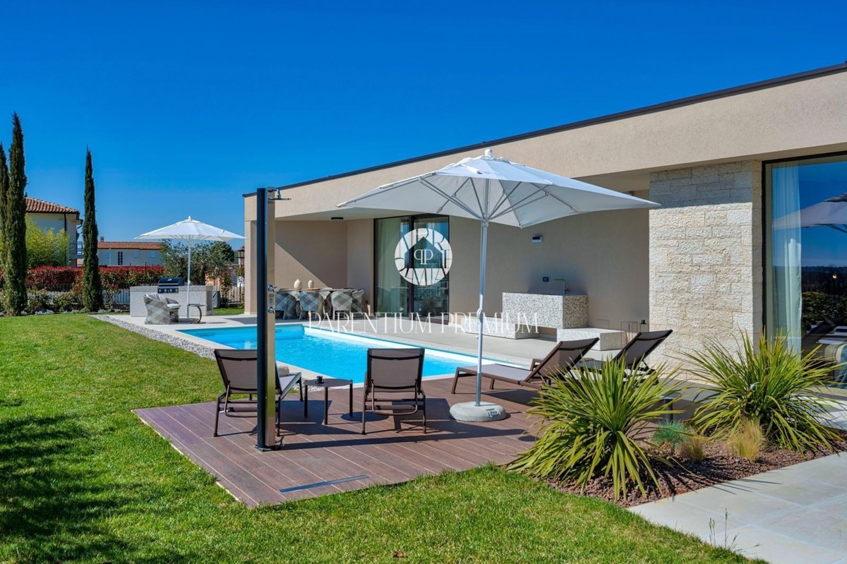 Villa moderna esclusiva con piscina