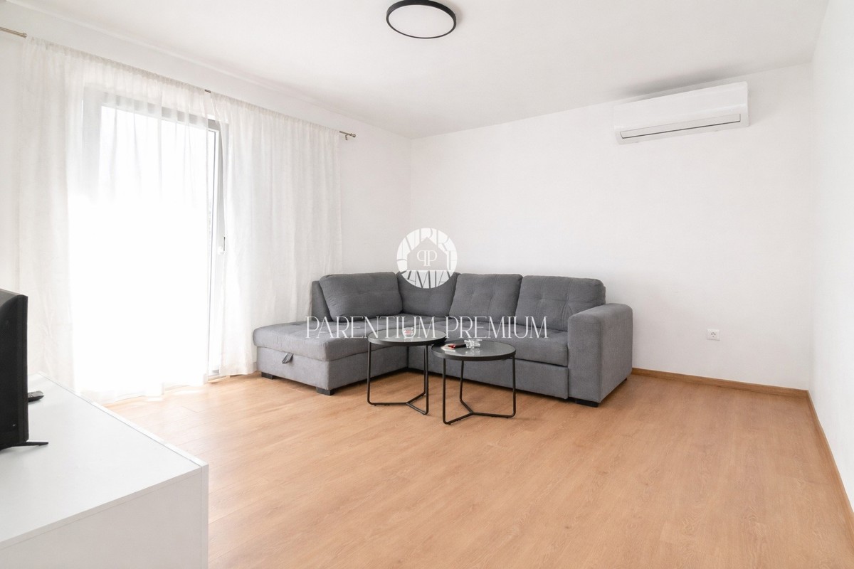 Appartamento spazioso nel centro città con vista mare, a soli 100 m dal mare